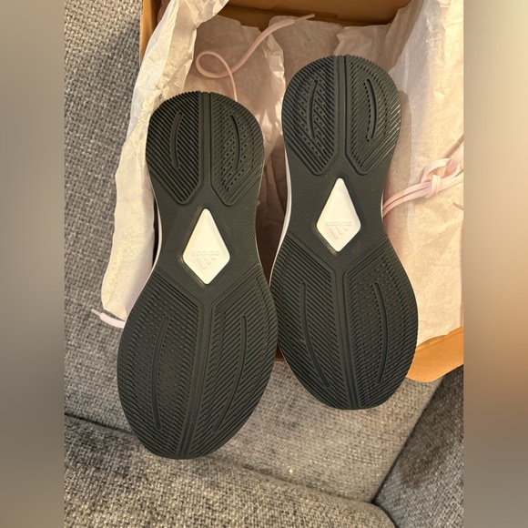 BNWT Adidas Duramo 10 WIDE Women’s Running Shoes – US Size 8.5 - Picture 3 of 11